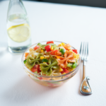 Comida a domicilio - Ensalada de pasta vegana con verduras