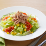 Comida a domicilio - Ensalada iceberg con atún y apio