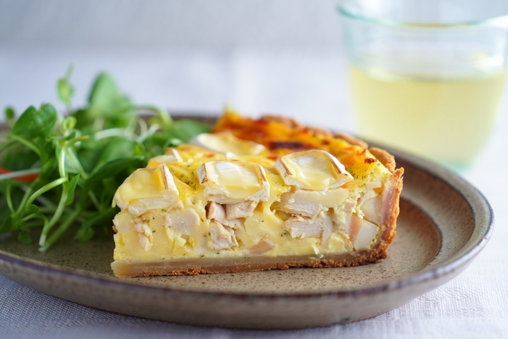 Quiche con pollo y queso brie