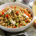 Comida a domicilio - Ensalada de garbanzos con mozzarella fresca de buffala