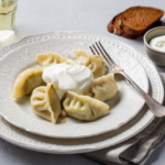 Comida a domicilio - Raviolis rellenos de patata, torreznos y cebolla frita