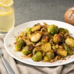 Comida a domicilio - Coles de Bruselas veganas con ajo y pimentón