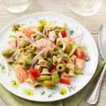 Comida a domicilio - Ensalada de pasta margarita con salmón y verduras
