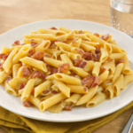 Comida a domicilio - Macarrones con salsa de queso y bacon