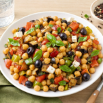 Comida a domicilio - Ensalada de garbanzos con verduras asadas al estilo mediterráneo