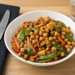 Comida a domicilio - Wok de garbanzos con verduras y salsa teriyaki suave