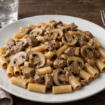 Comida a domicilio - Macarrones a la crema con carne y champiñones