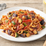 Comida a domicilio - Tallarines con tomate y verduras